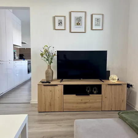 Spacious In Wine Region With 2 Balconies Apartamento Pezinok