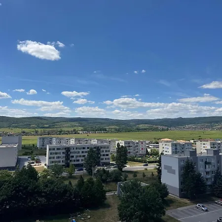 Spacious In Wine Region With 2 Balconies Apartamento Pezinok